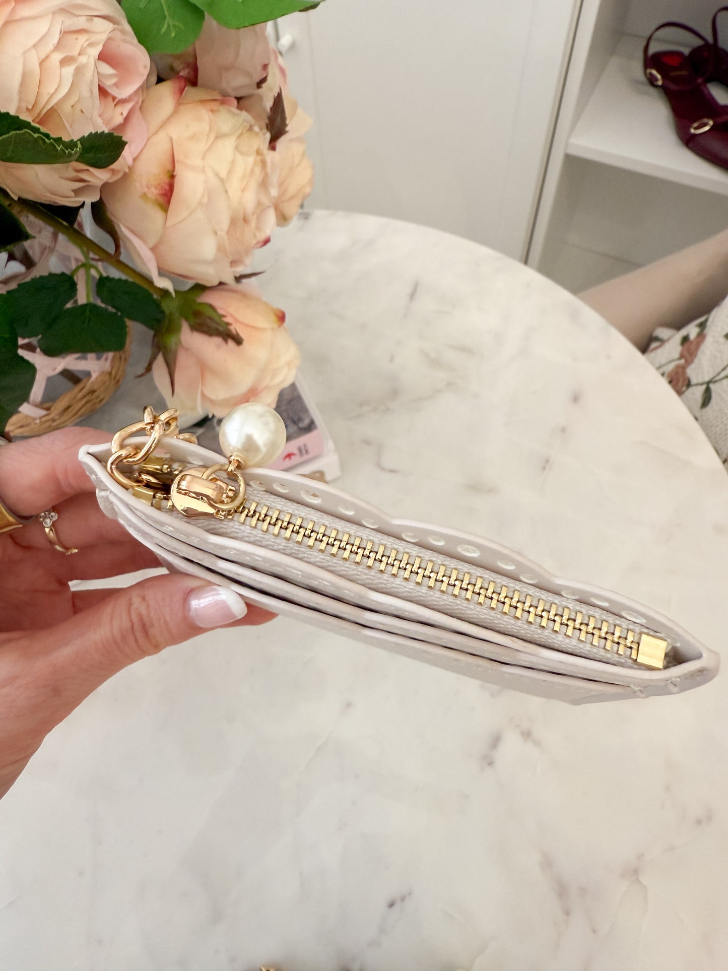 Scallop Charm Card Case